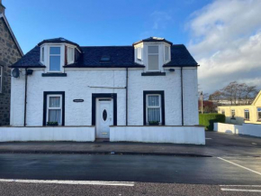 Cosy detached house in central location